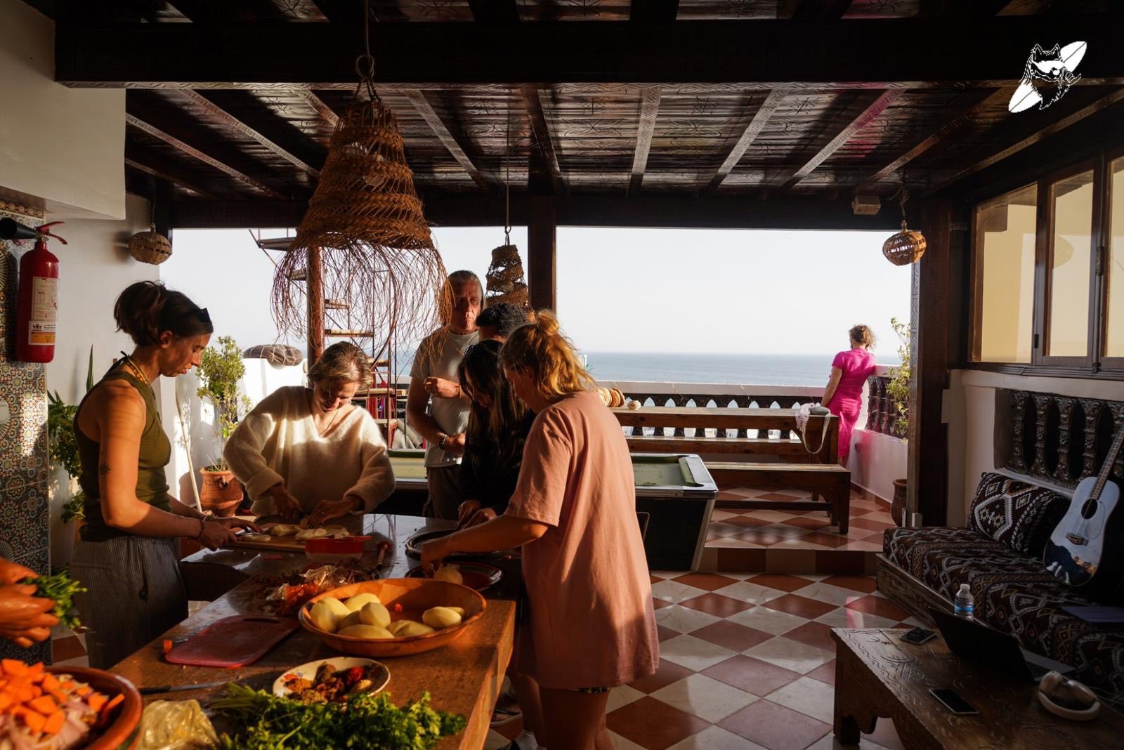 Taras surf campu z widokiem na ocean